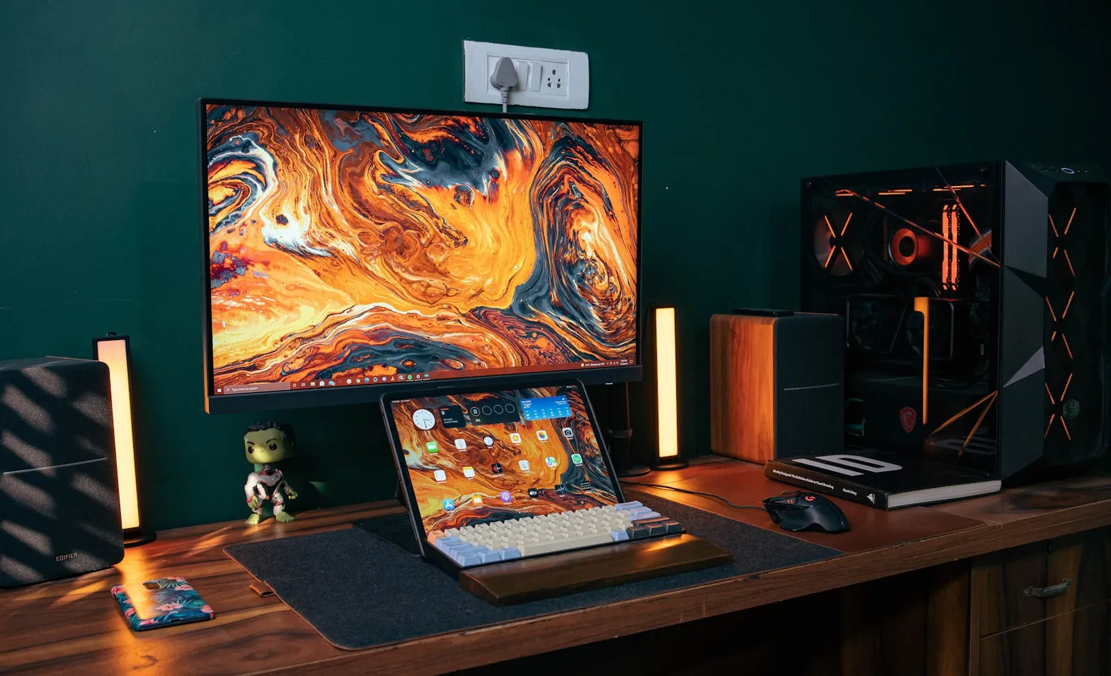 Премиальная игровая станция с широким монитором и RGB-подсветкой